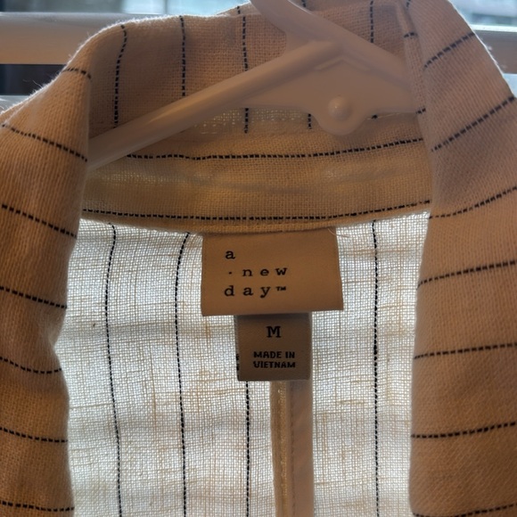 Linen Blazer - Picture 2 of 3